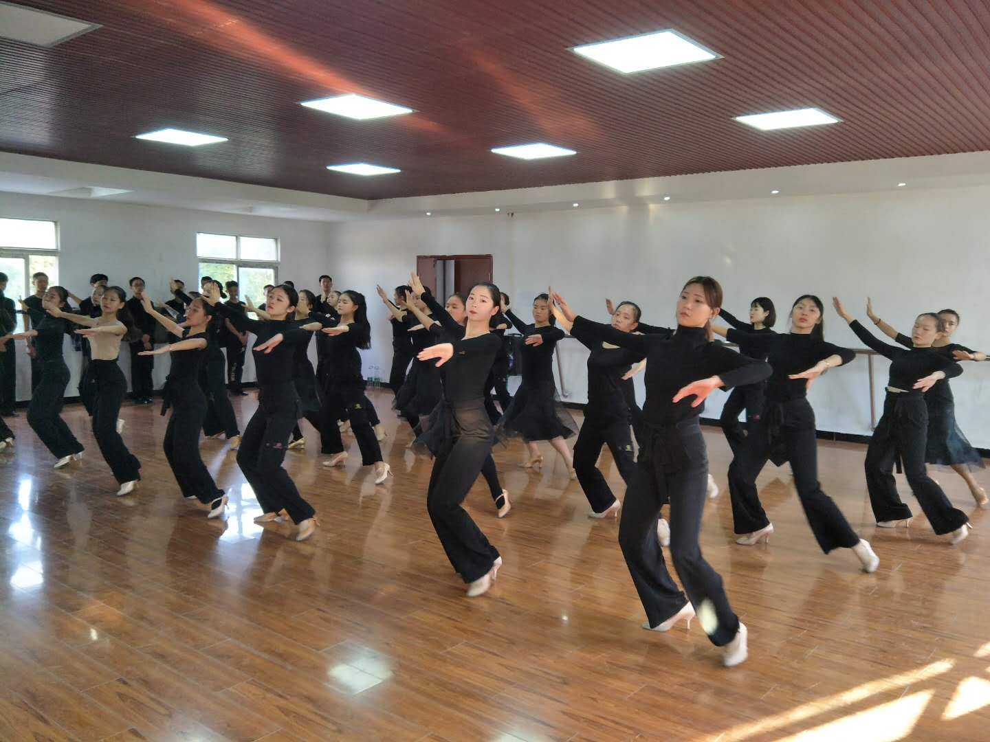 武汉华中艺术学校舞蹈厅